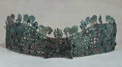 「金銅製馬形飾付冠」の画像