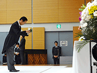定東日本大震災五周年追悼・復興祈念式典に出席
