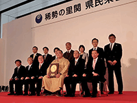 稀勢の里関県民栄誉賞表彰式に出席
