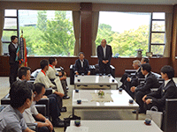 土浦日本大学高等学校の表敬訪問を受ける藤島議長