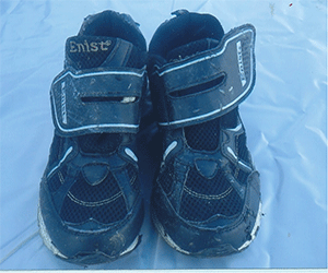 運動靴（黒色、26.5センチメートル）の写真