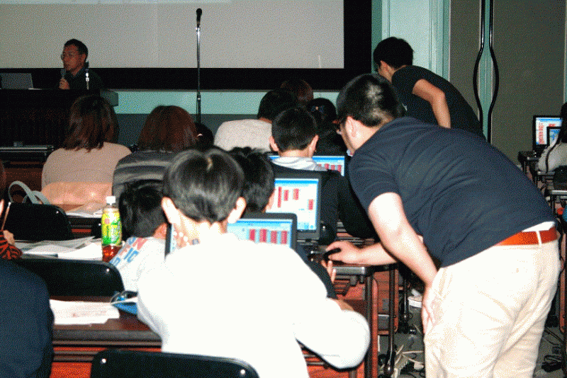 「子ども統計プログラミング教室」でソフトを使用している様子の写真