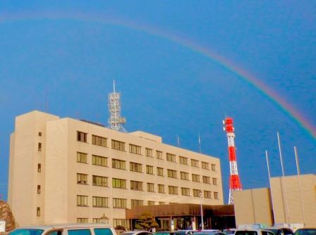 虹のかかる県西農林事務所（筑西合同庁舎）