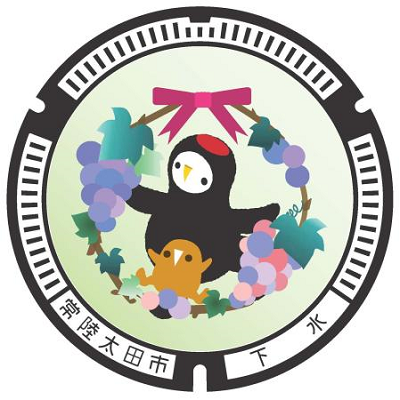 常陸太田市 「じょうづるさん」と 特産品のぶどうマンホール