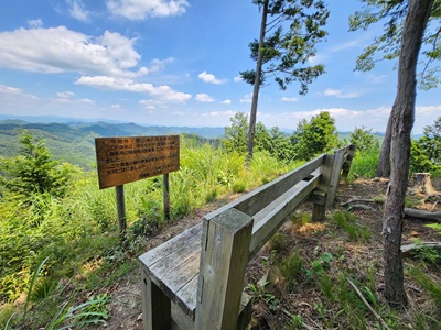 尺丈山の山頂