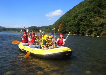 御前山の那珂川でファンボート体験