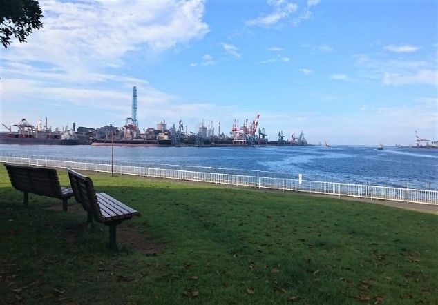 広場からの鹿島港の眺め