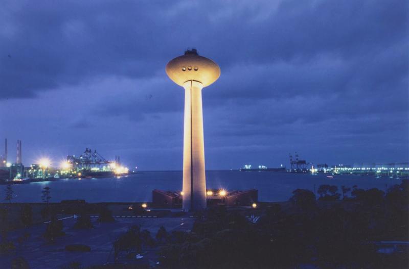展望塔のライトアップの写真