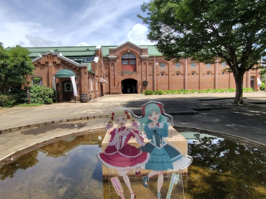 牛久シャトーとアクリルスタンドの写真