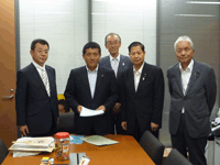 全国都道府県議会議長会地方自治委員長として、地方分権改革の推進などを要請