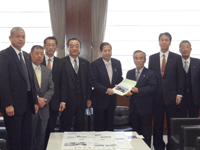 「国道461号整備促進協議会」から、国道461号の整備促進の要望