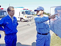 被災地を視察する細谷議長