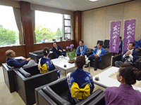 第65回水郷潮来あやめまつりの関係者のPR訪問を受ける小川議長