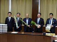 JAなめがたの旬産品PRのため行方市長及び関係者の訪問を受ける藤島議長