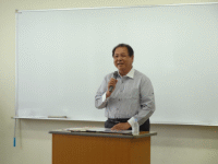 茨城大学で講義を行う川津議長
