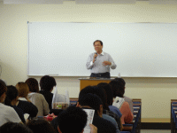 茨城大学で講義を行う川津議長