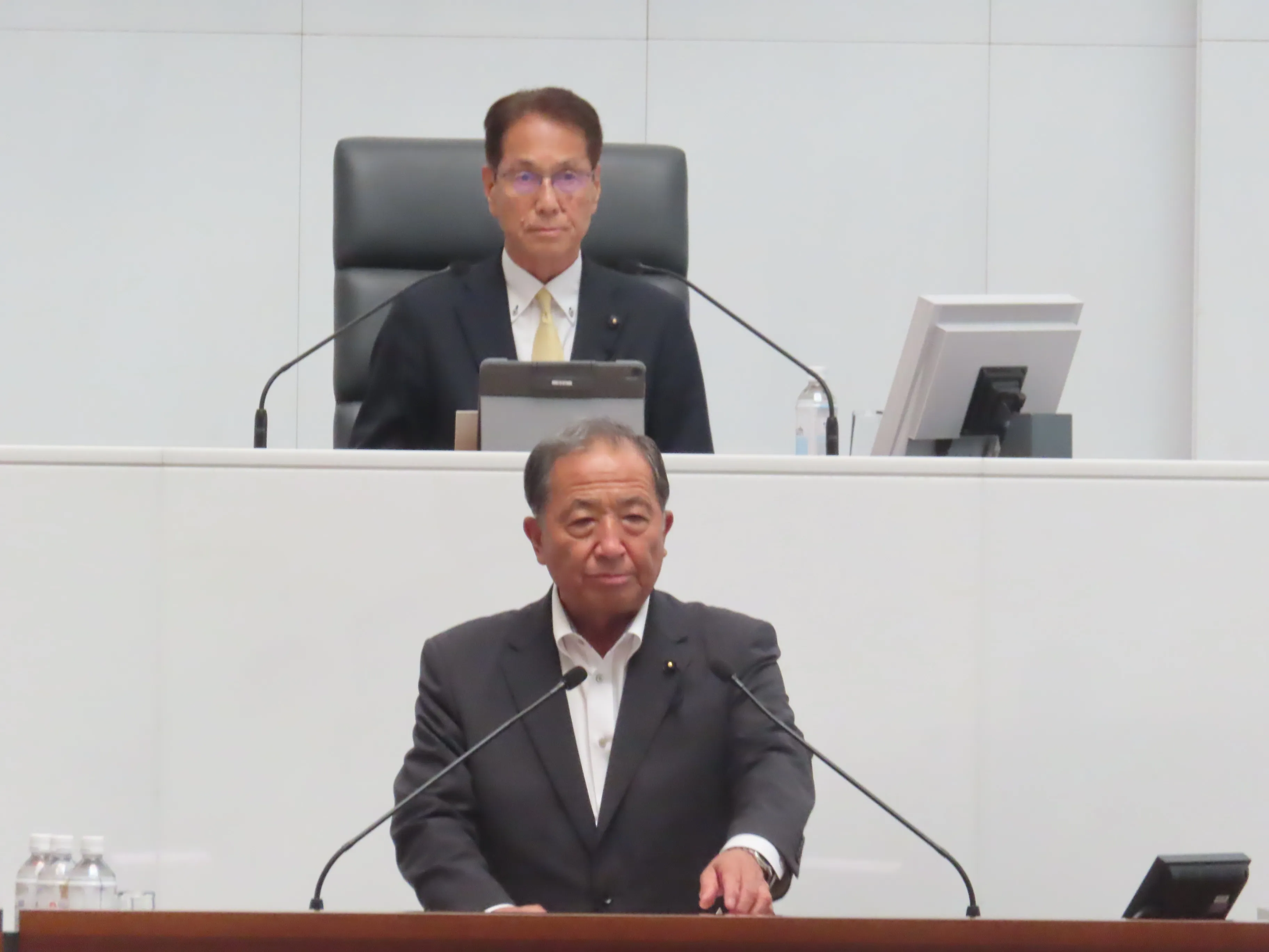 定例会の様子３