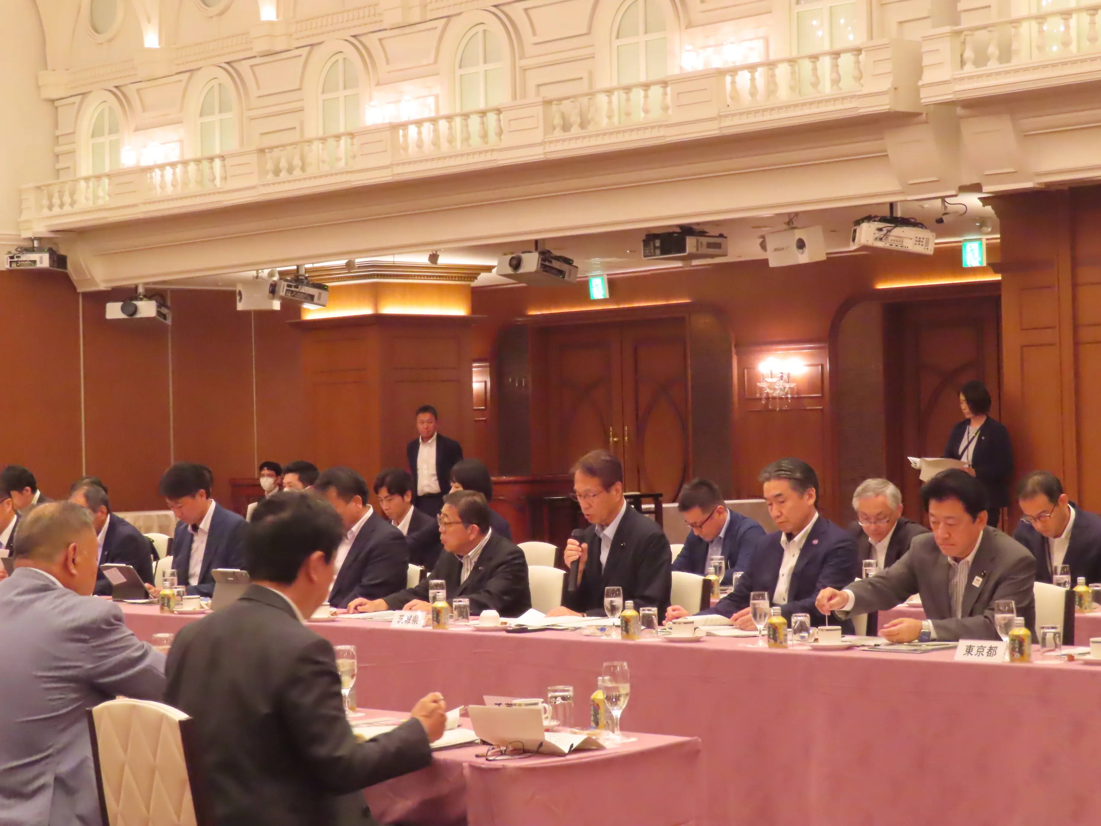 会議の様子１