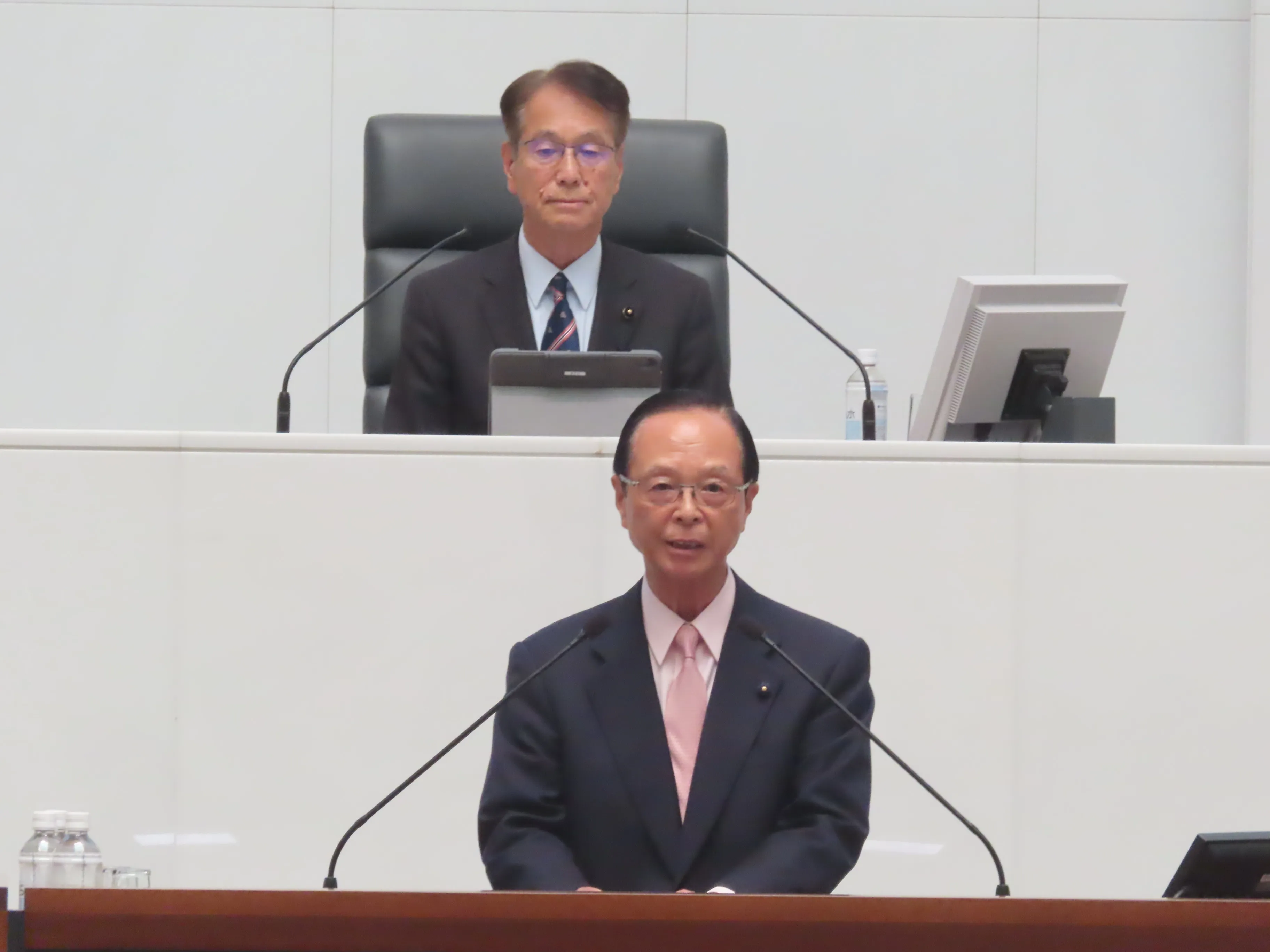 定例会の様子８