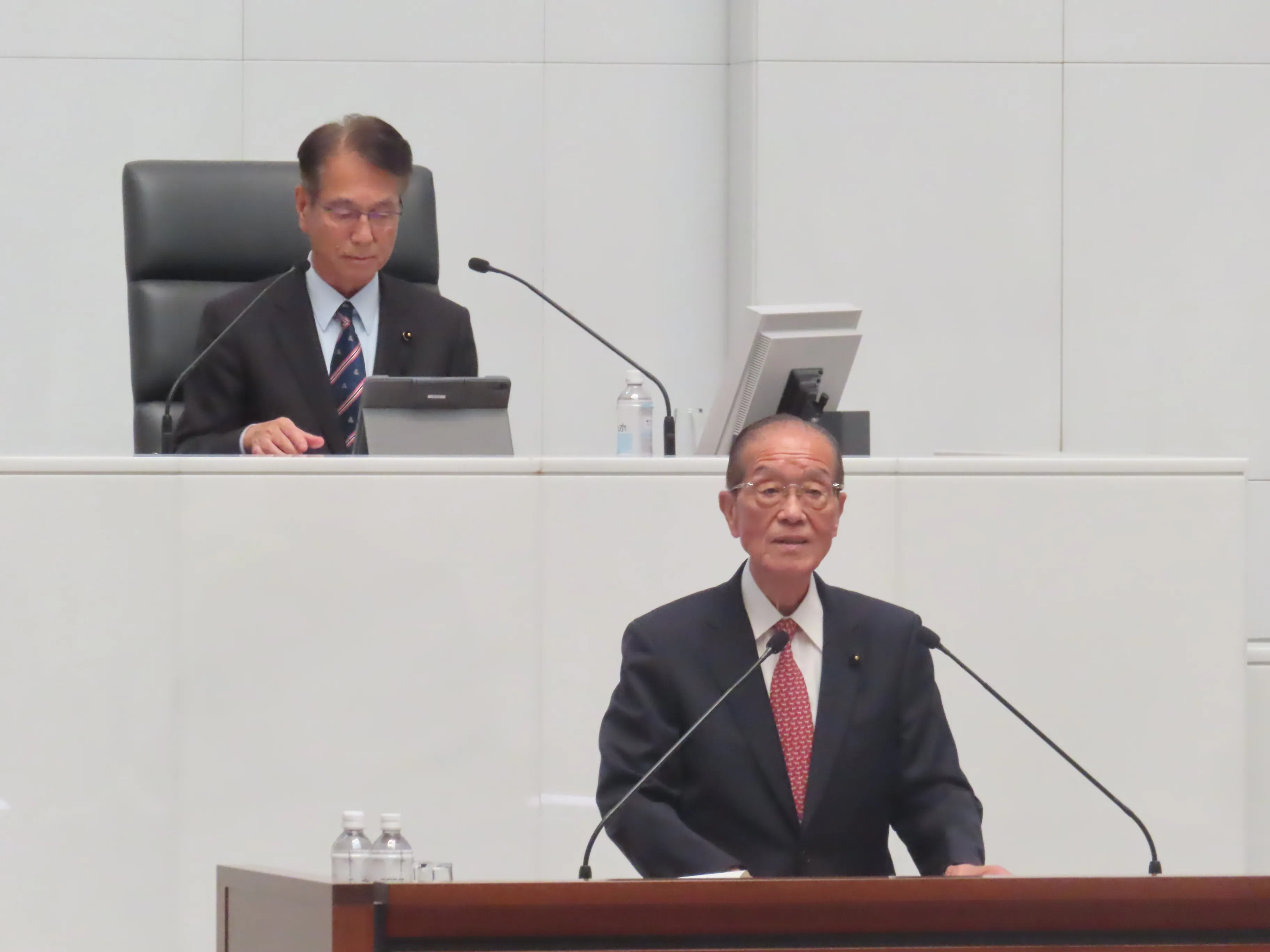 定例会の様子９