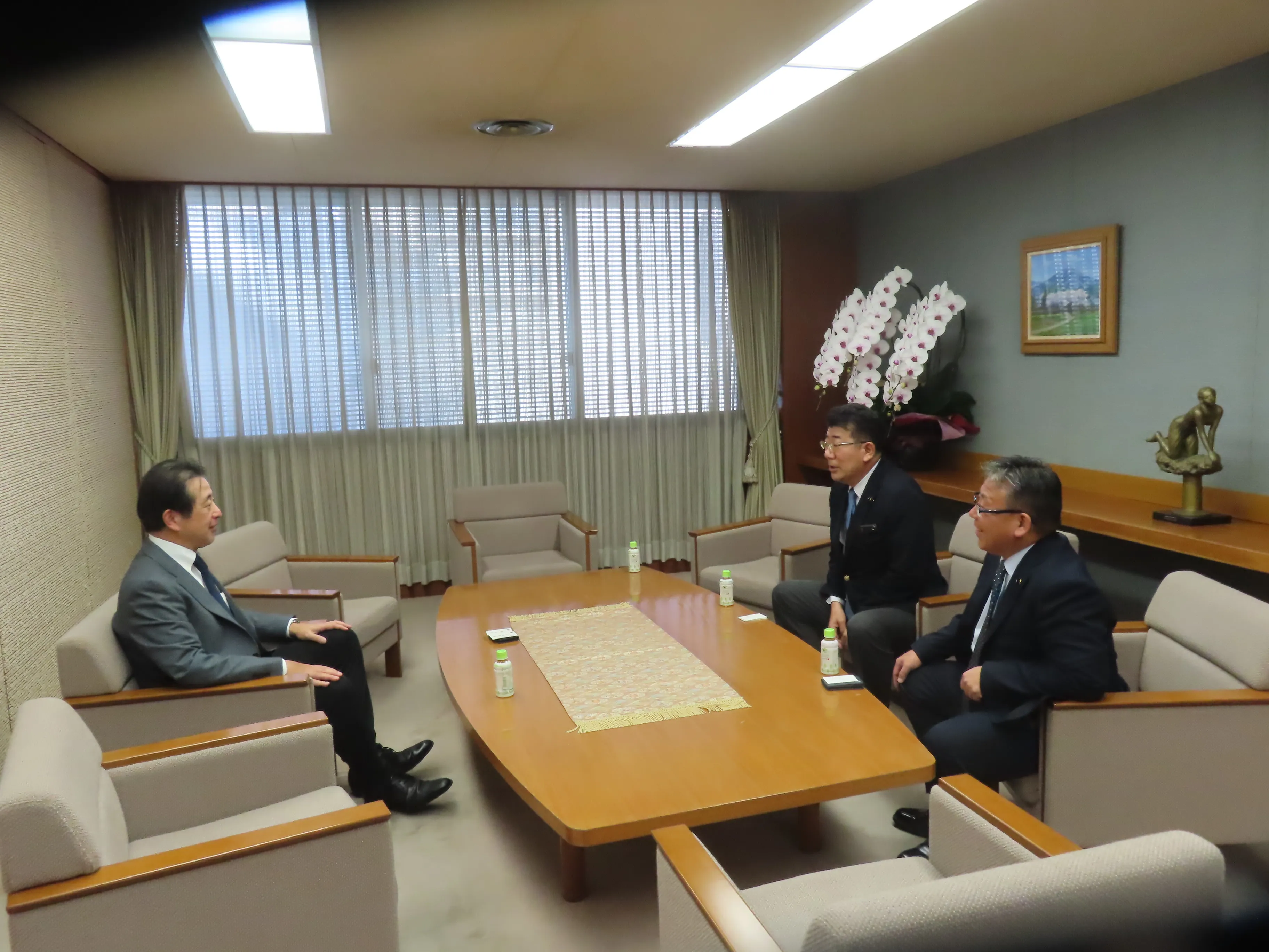 表敬訪問の様子２