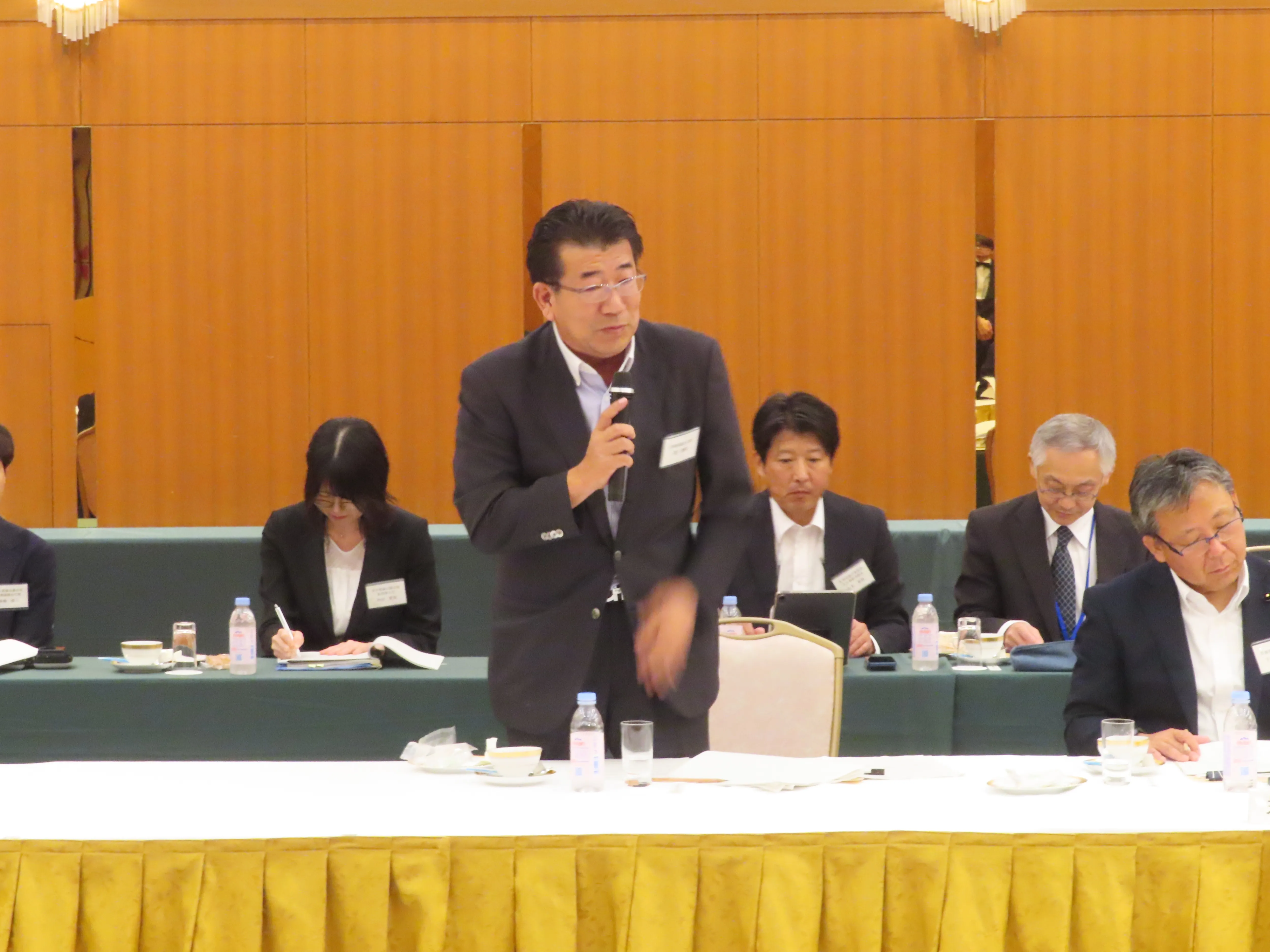 会議の様子２