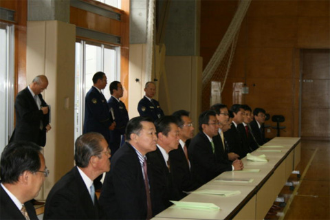 逮捕術の授業を視察する文教治安委員会委員(茨城県警察学校)