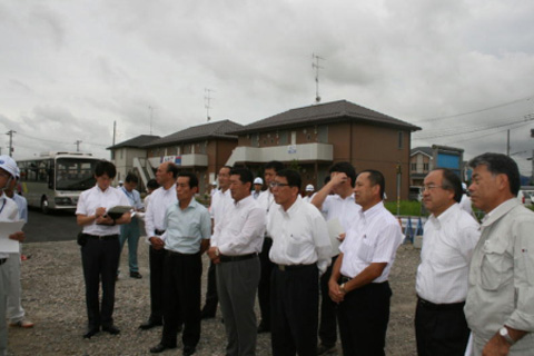都市計画道　中内大圦線（仮称）藤代跨線橋の整備状況を視察する土木委員会委員