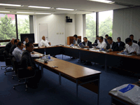 市街地整備事業などについての説明と意見交換の様子