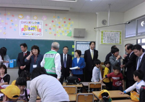 「かなさごうキッズクラブ」（常陸太田市立金砂郷小学校）を視察する保健福祉委員会委員