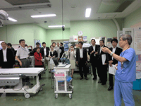 兵庫県災害医療センターを視察する様子