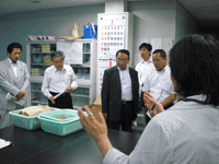 岩手県環境保健研究センター視察の様子