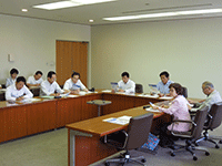 説明、質疑の様子