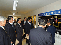 施設視察の様子