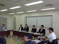 風評被害等の説明を受ける様子