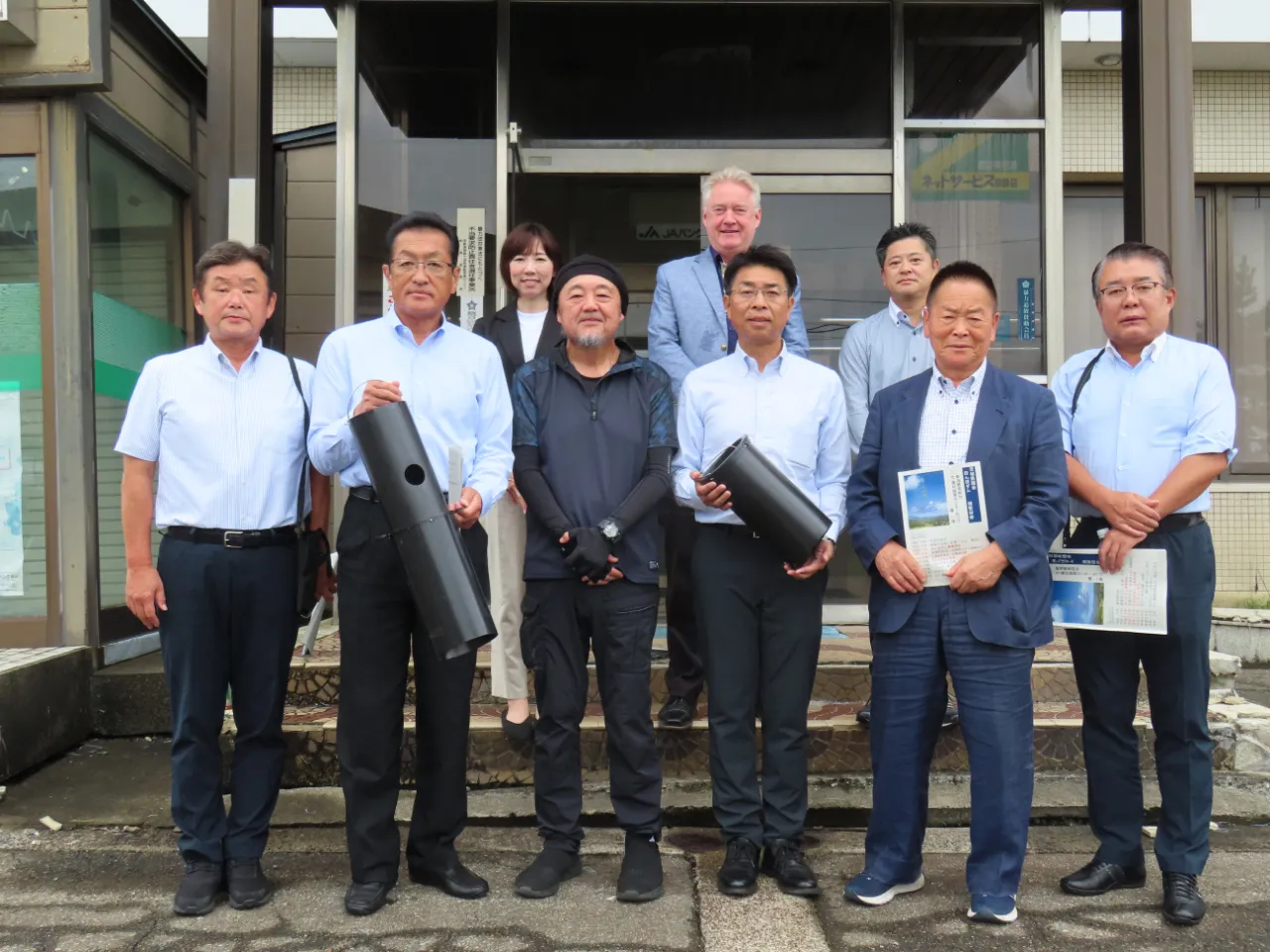 説明を受ける委員 