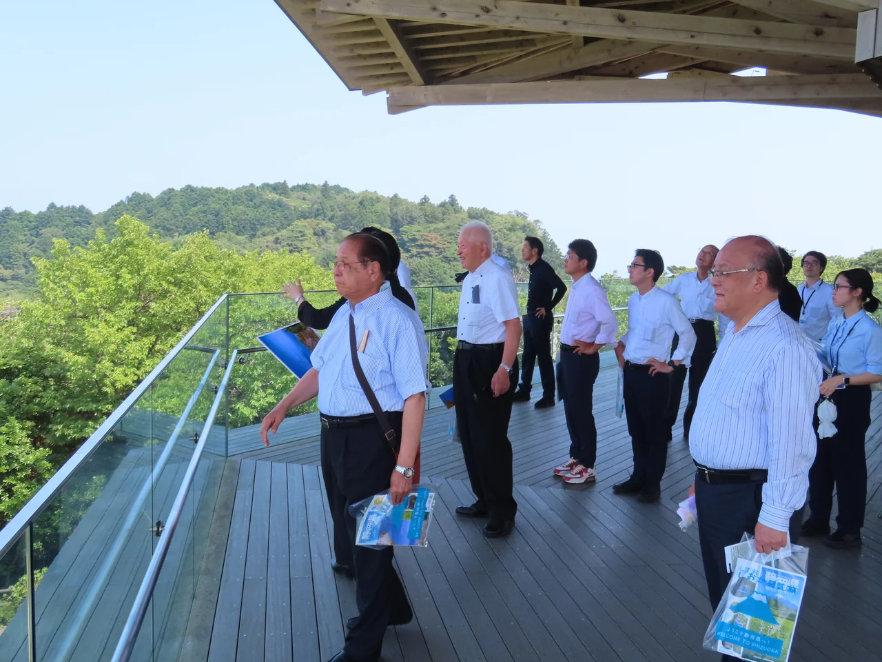日本平夢テラスを見学する委員