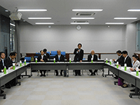 ＢＮＣＴなどの概要，今後の予定・展望について説明を受ける様子