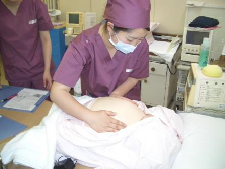 妊娠期の演習（助産学科）