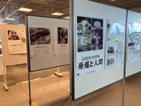 写真、去年の原爆展の様子