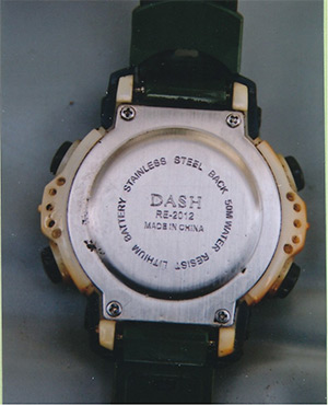 腕時計裏側の写真DASHの刻印