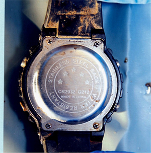 腕時計（黒色）文字盤（裏面）の写真