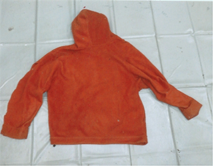 パーカー（オレンジ色）背面の写真
