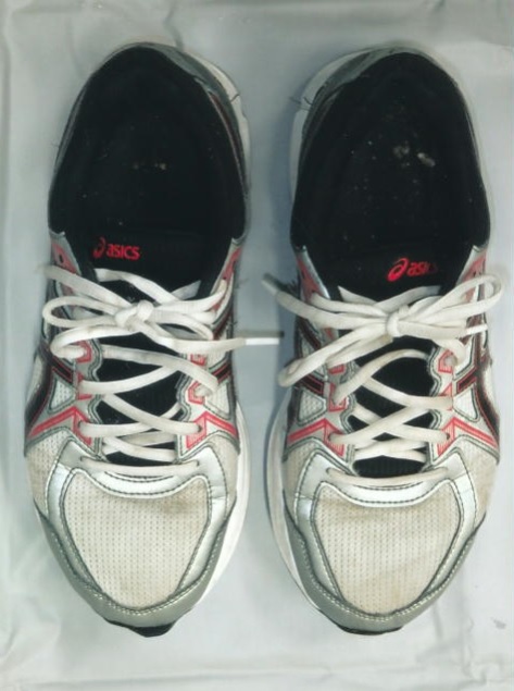 運動靴白色26センチメートル（日立）