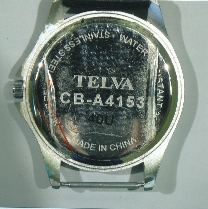時計（ハンギングウォッチ、黒色）の写真。文字盤裏側。TELVA CB-A4153と記載