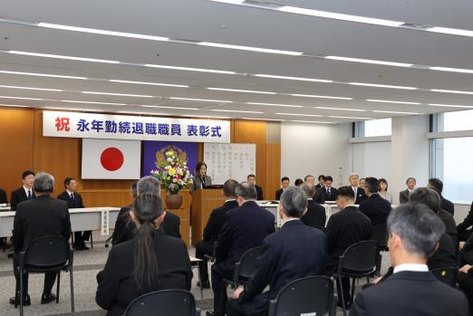 令和7年度永年勤続退職職員表彰式写真