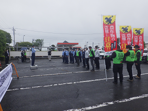 筑西警察署駐車場において、合同パトロール出発式を開催