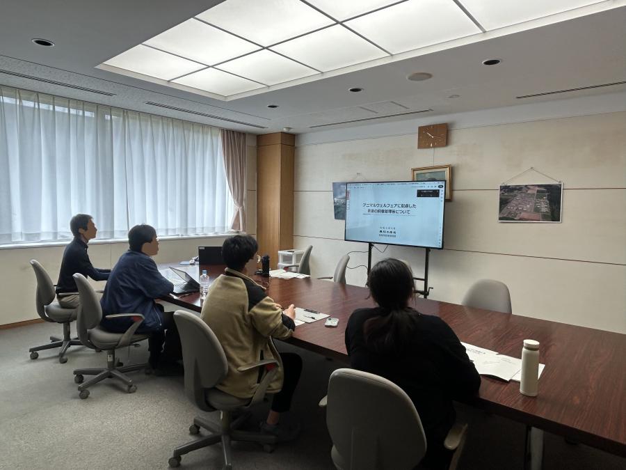 アニマルウェルフェア推進チームの活動の推進体制や取組計画について打ち合わせ中の様子