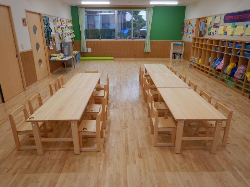 池田保育園「幼児用木製テーブル・椅子」