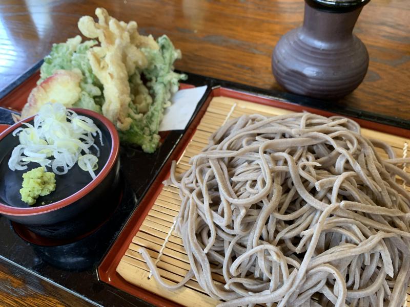 蕎麦と地場産野菜の天ぷら